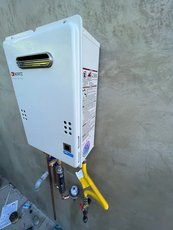 Tankless water heater installation for Casa Loma homes